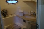 2004 Sea Ray 42' Sundancer head