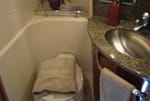 2004 Sea Ray 44' Sundancer head