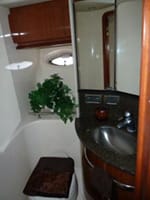2005 Sea Ray 42' Sundancer head
