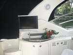 2005 Sea Ray 42' Sundancer deck 3