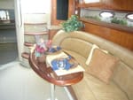 2005 Sea Ray 42' Sundancer dining area