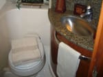 2005 Sea Ray 42' Sundancer head