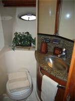 2005 Sea Ray 44' Sundancer head