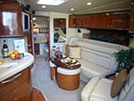 2005 Sea Ray 46' Sundancer dining area