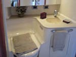 2005 Sea Ray 46' Sundancer head