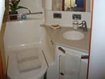 2005 Sea Ray 46' Sundancer head