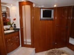 2006 Carver 56' Voyager Sky Lounge master head sink