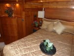 2006 Carver 56' Voyager Sky Lounge master stateroom 3