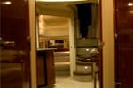 2006 Sea Ray 44' Sundancer doorway