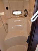 2006 Sea Ray 48' 480 Sundancer shower